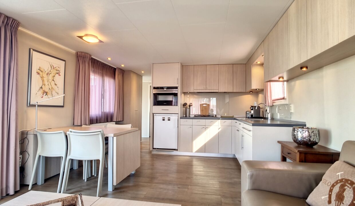 aQ2FyYXZhbg_20230612094859_66124_eb116f9